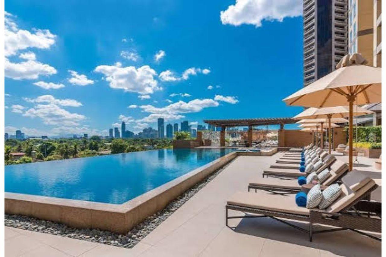 Discovery Primea Makati City Exterior photo The Infinity Pool at the 10th floor of the West Tower