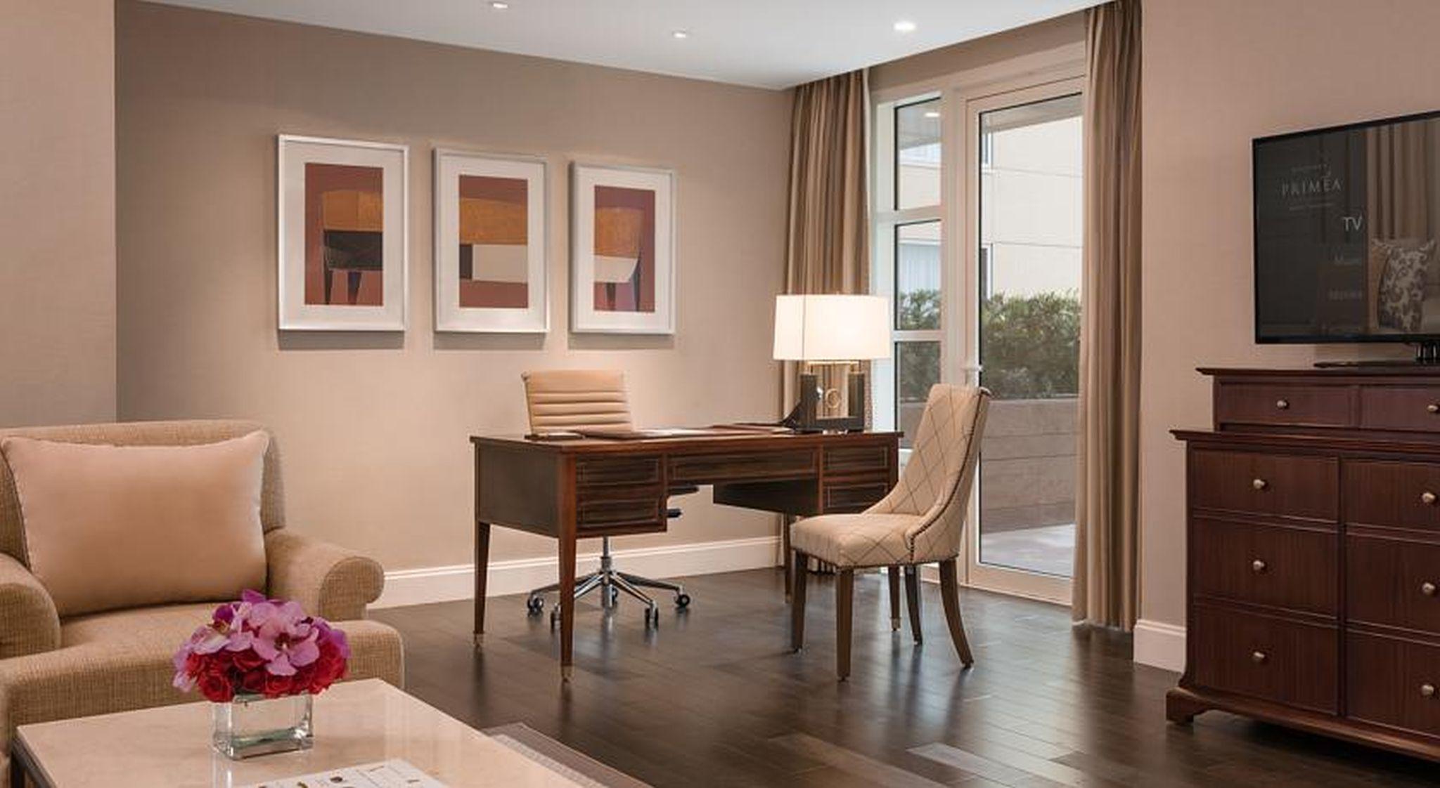 Discovery Primea Makati City Exterior photo A study in a home