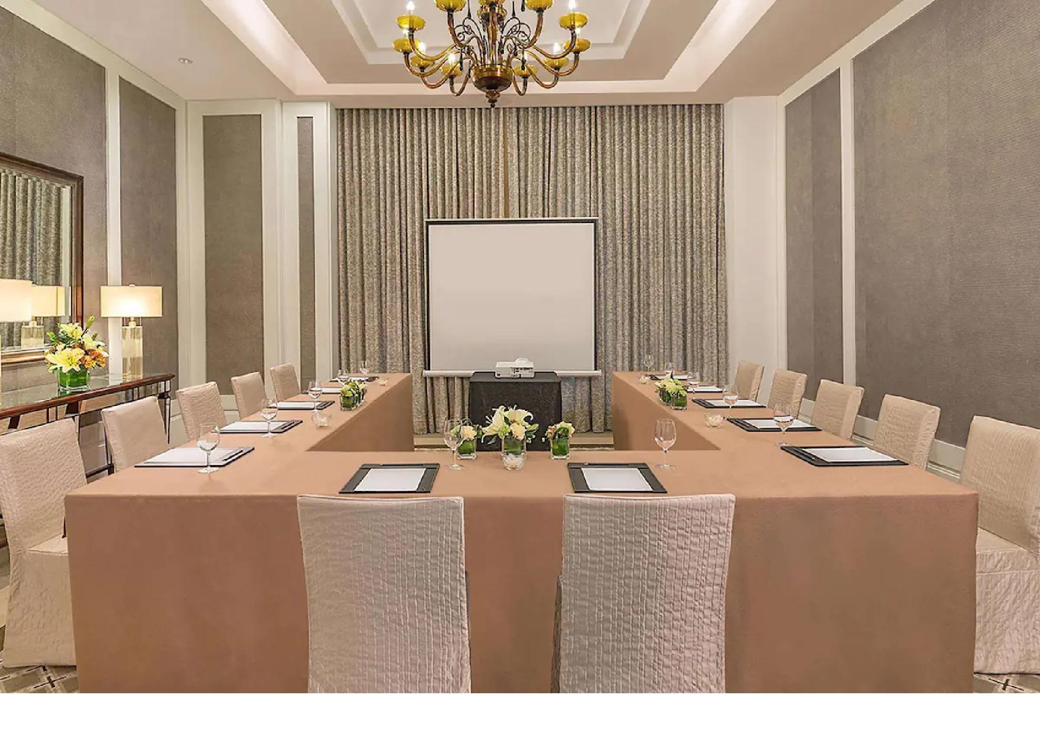Discovery Primea Makati City Exterior photo Meeting room