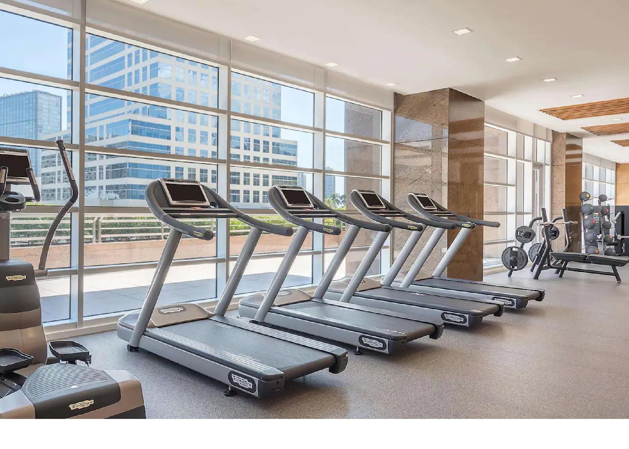 Discovery Primea Makati City Exterior photo The gym at the hotel