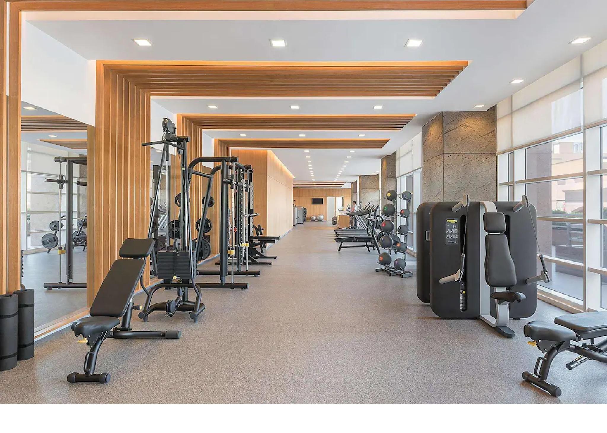 Discovery Primea Makati City Exterior photo The gym at the hotel
