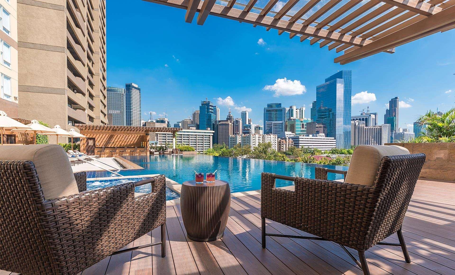 Discovery Primea Makati City Exterior photo The rooftop pool at the hotel