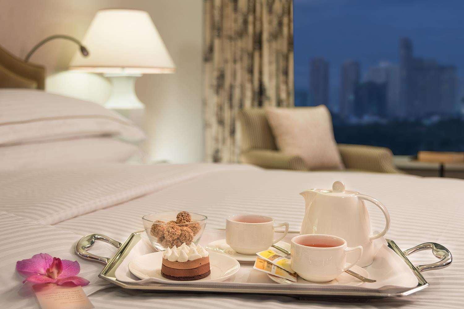 Discovery Primea Makati City Exterior photo Room service
