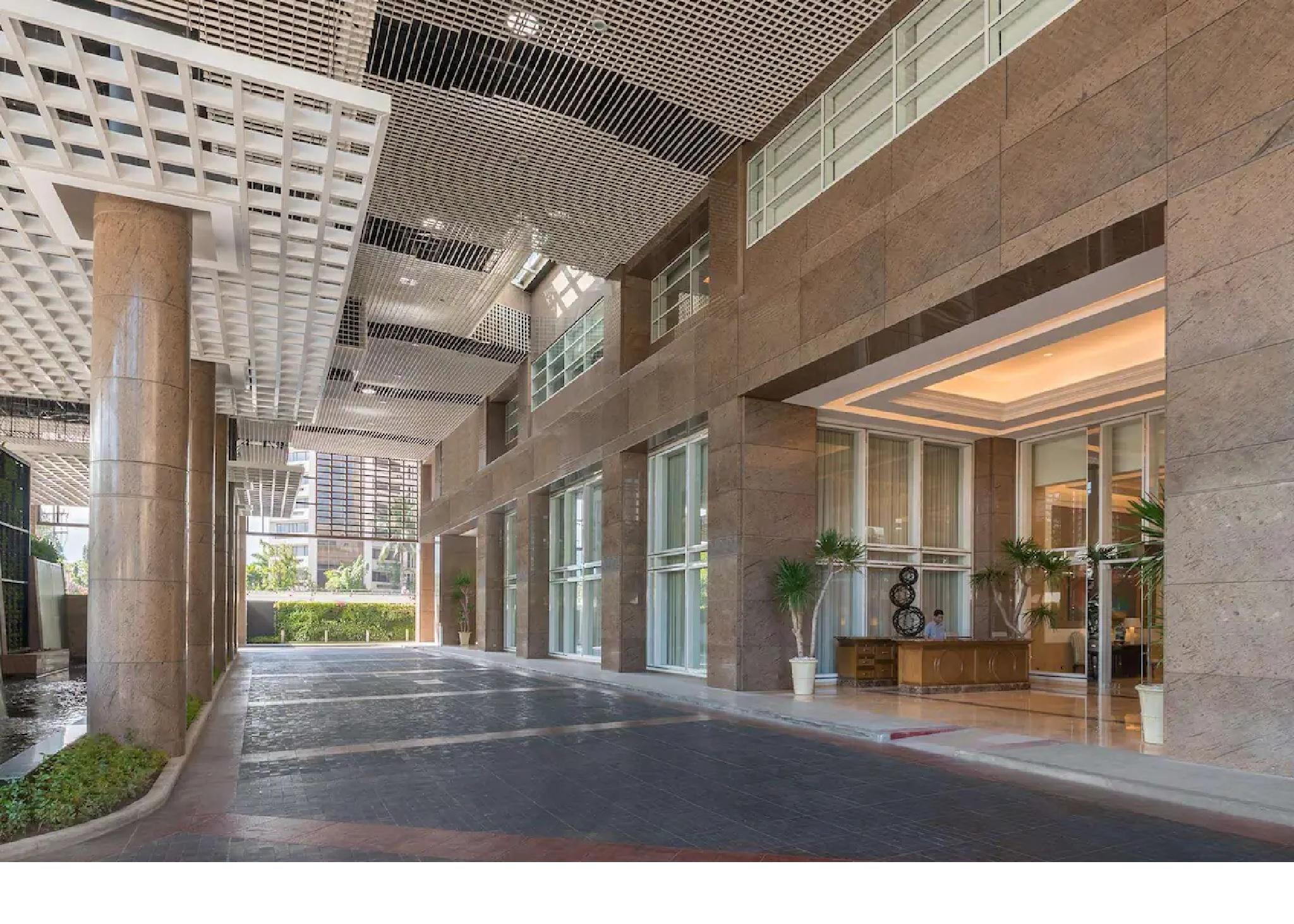 Discovery Primea Makati City Exterior photo The lobby of the hotel