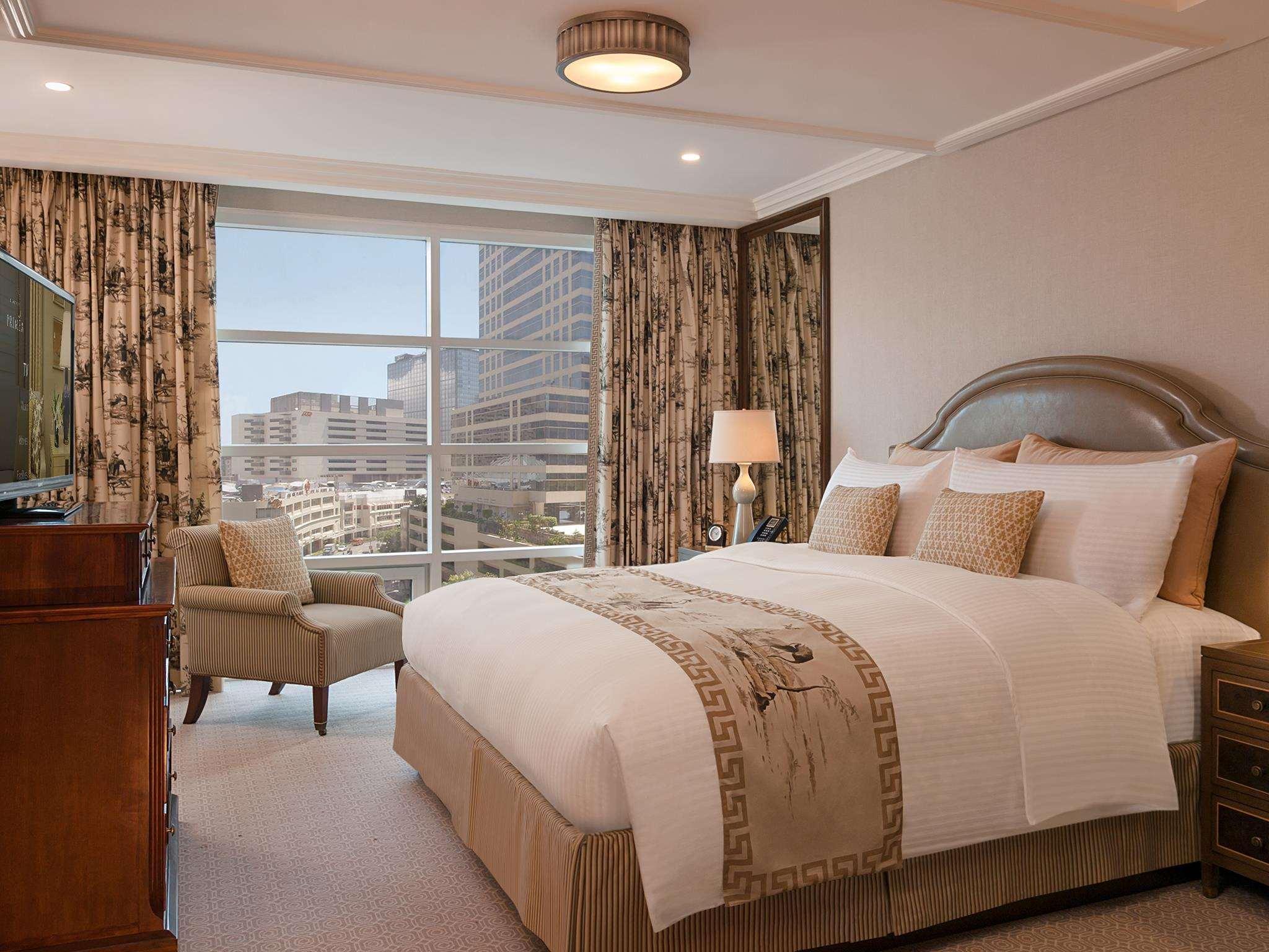 Discovery Primea Makati City Exterior photo A bedroom at the Four Seasons Hotel