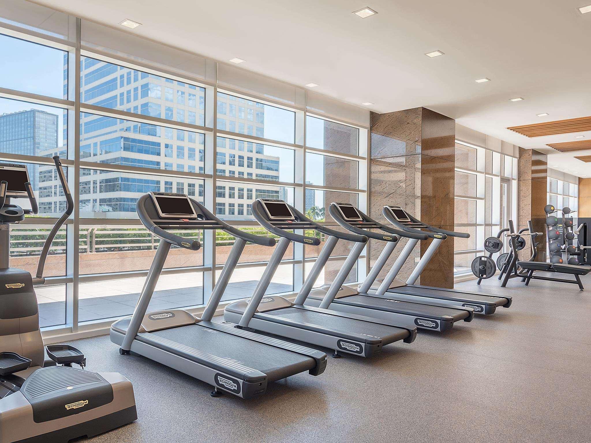 Discovery Primea Makati City Exterior photo The gym at the hotel