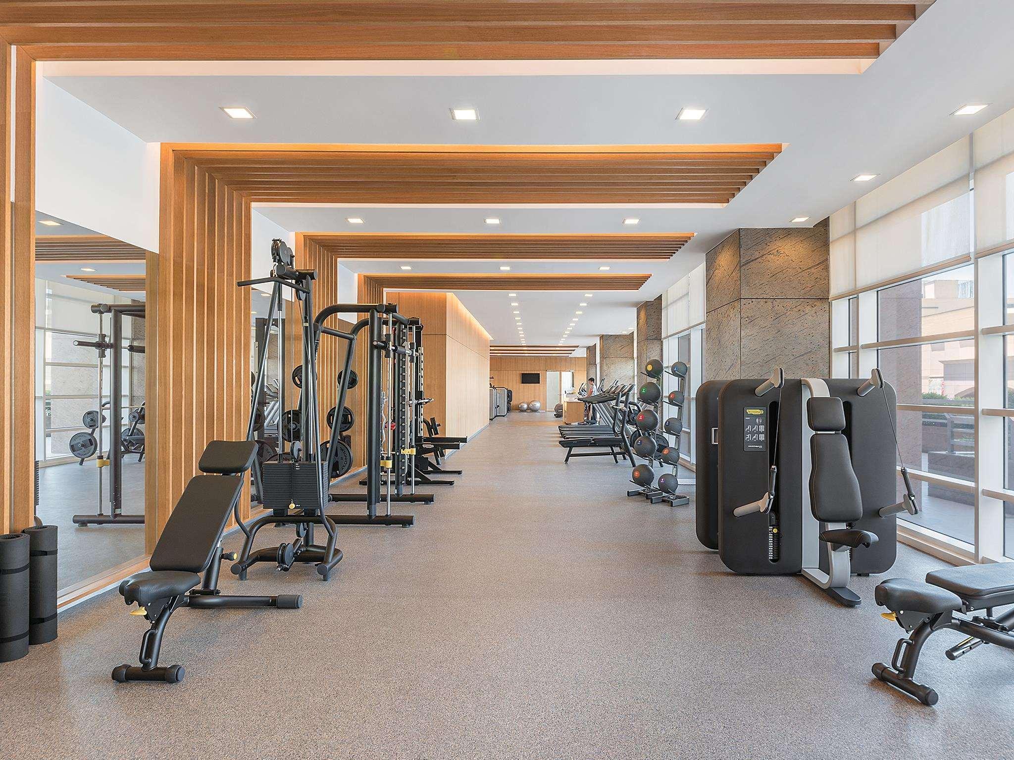 Discovery Primea Makati City Exterior photo The gym at the hotel