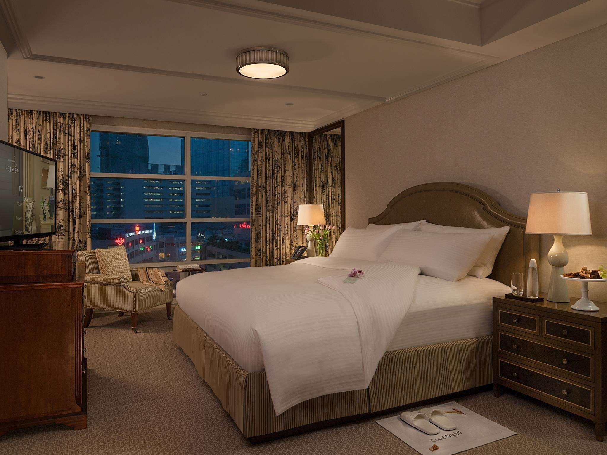 Discovery Primea Makati City Exterior photo A bedroom at the Mandarin Oriental, New York