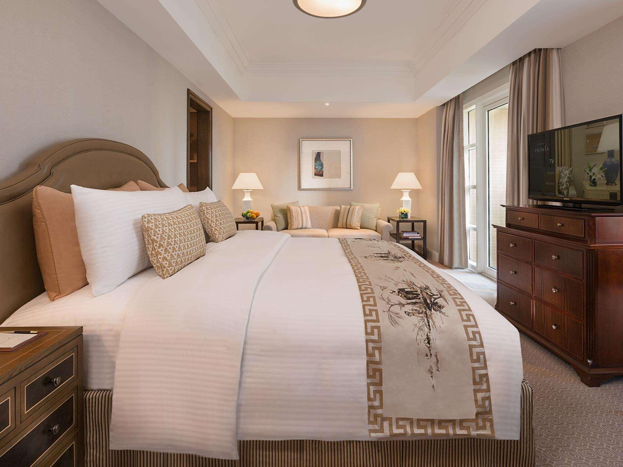 Discovery Primea Makati City Exterior photo A bedroom at The Peninsula