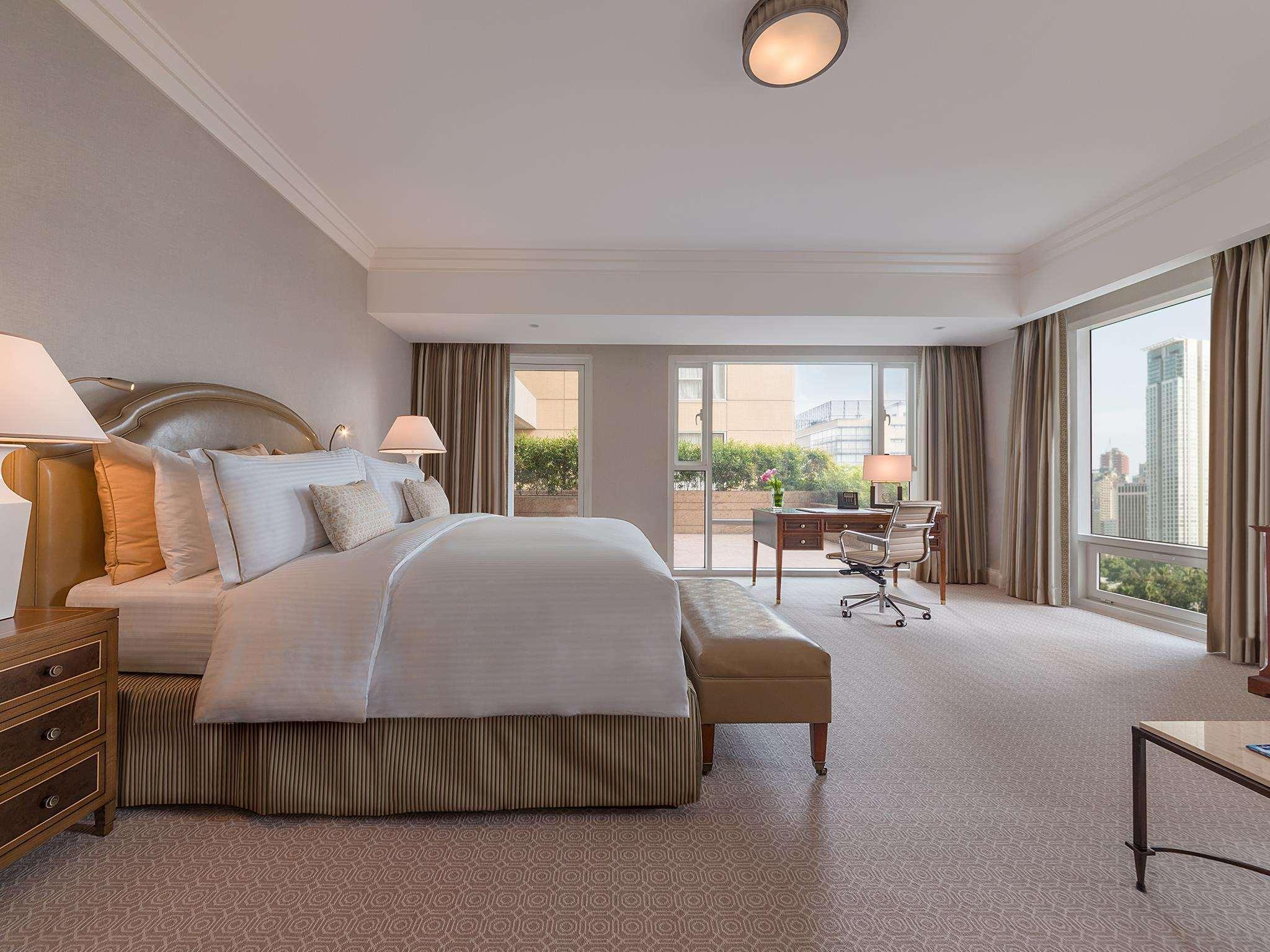 Discovery Primea Makati City Exterior photo A bedroom at the hotel