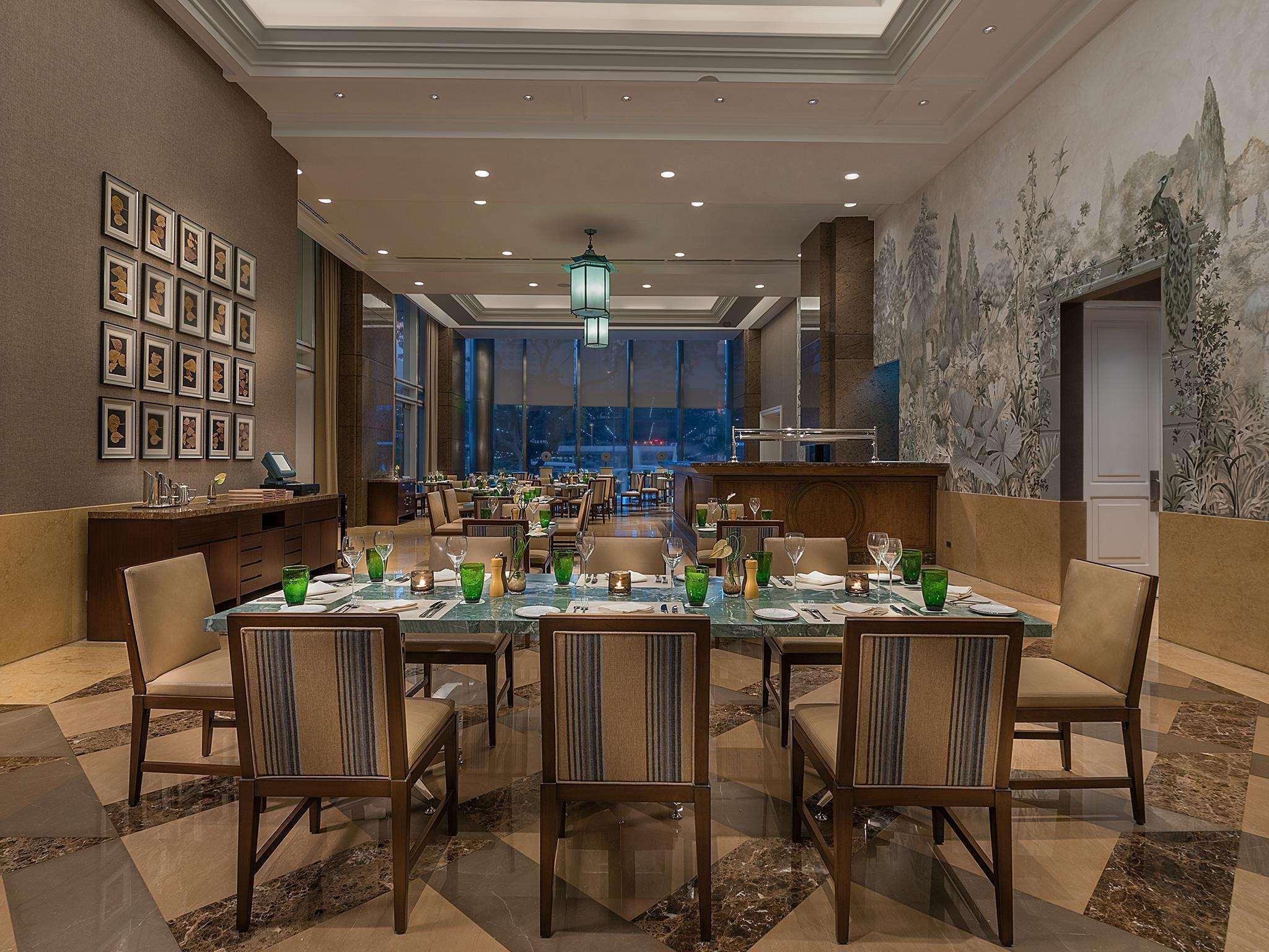 Discovery Primea Makati City Exterior photo The restaurant
