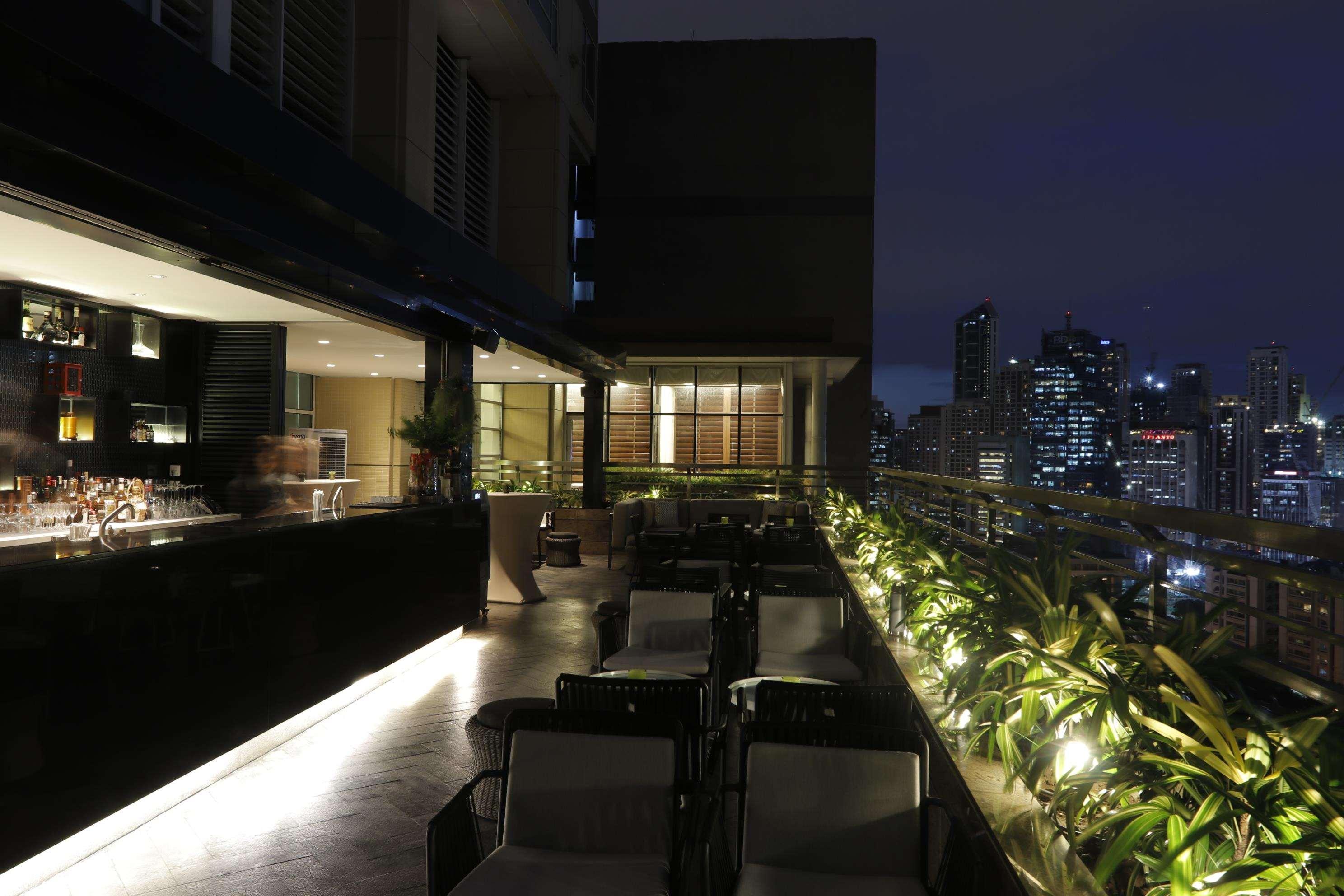 Discovery Primea Makati City Exterior photo The 360° Bar