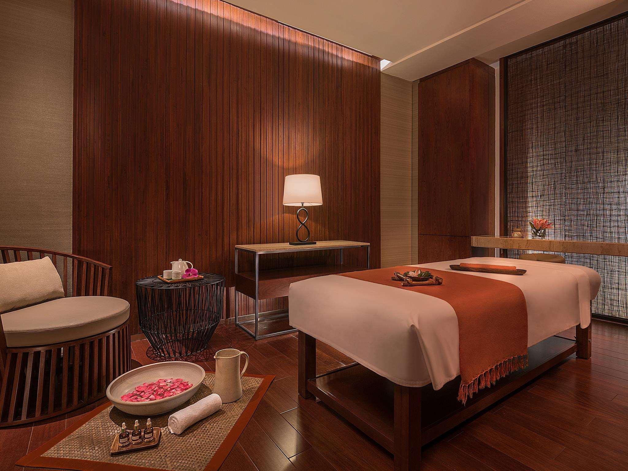 Discovery Primea Makati City Exterior photo A treatment room at the spa