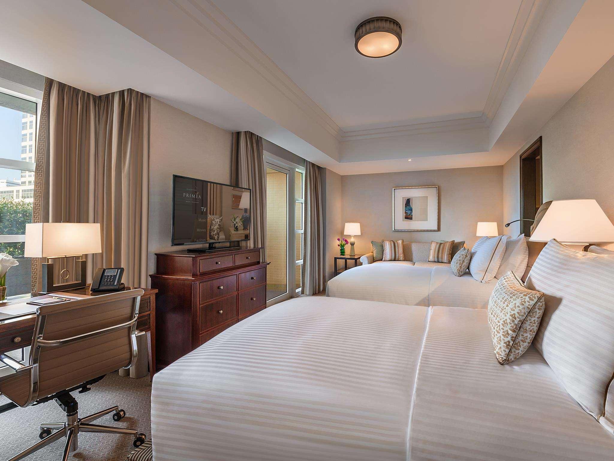 Discovery Primea Makati City Exterior photo Deluxe Room