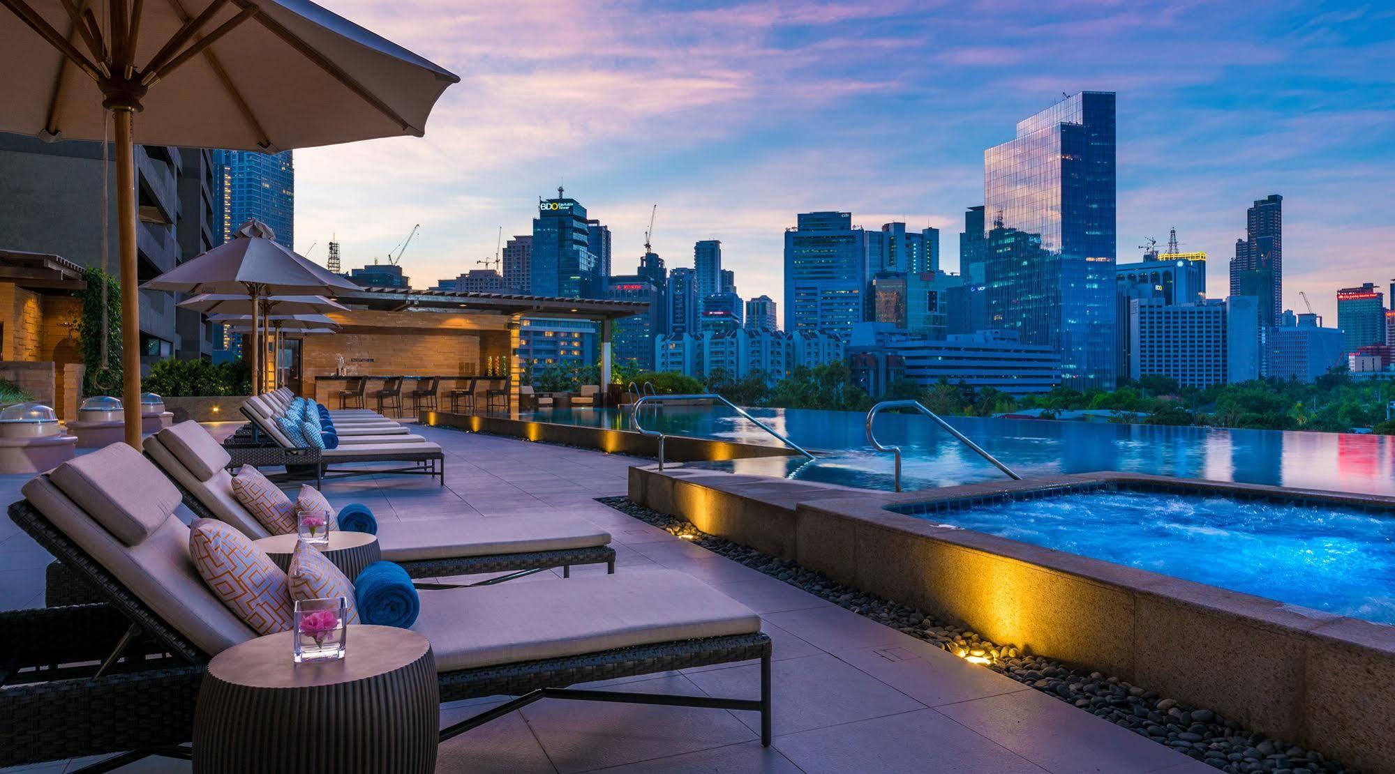 Discovery Primea Makati City Exterior photo The rooftop pool at the hotel