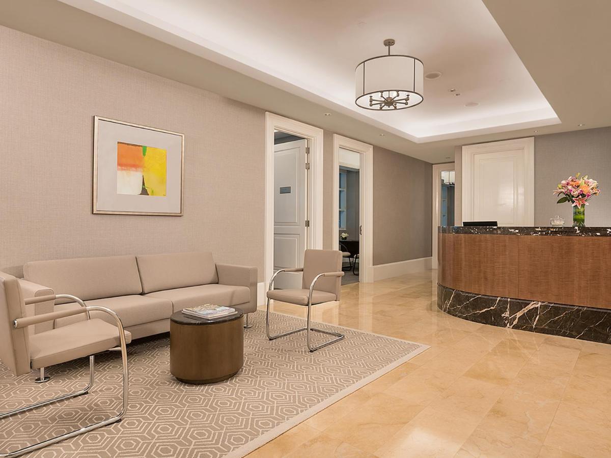 Discovery Primea Makati City Exterior photo The lobby of 100 North Main